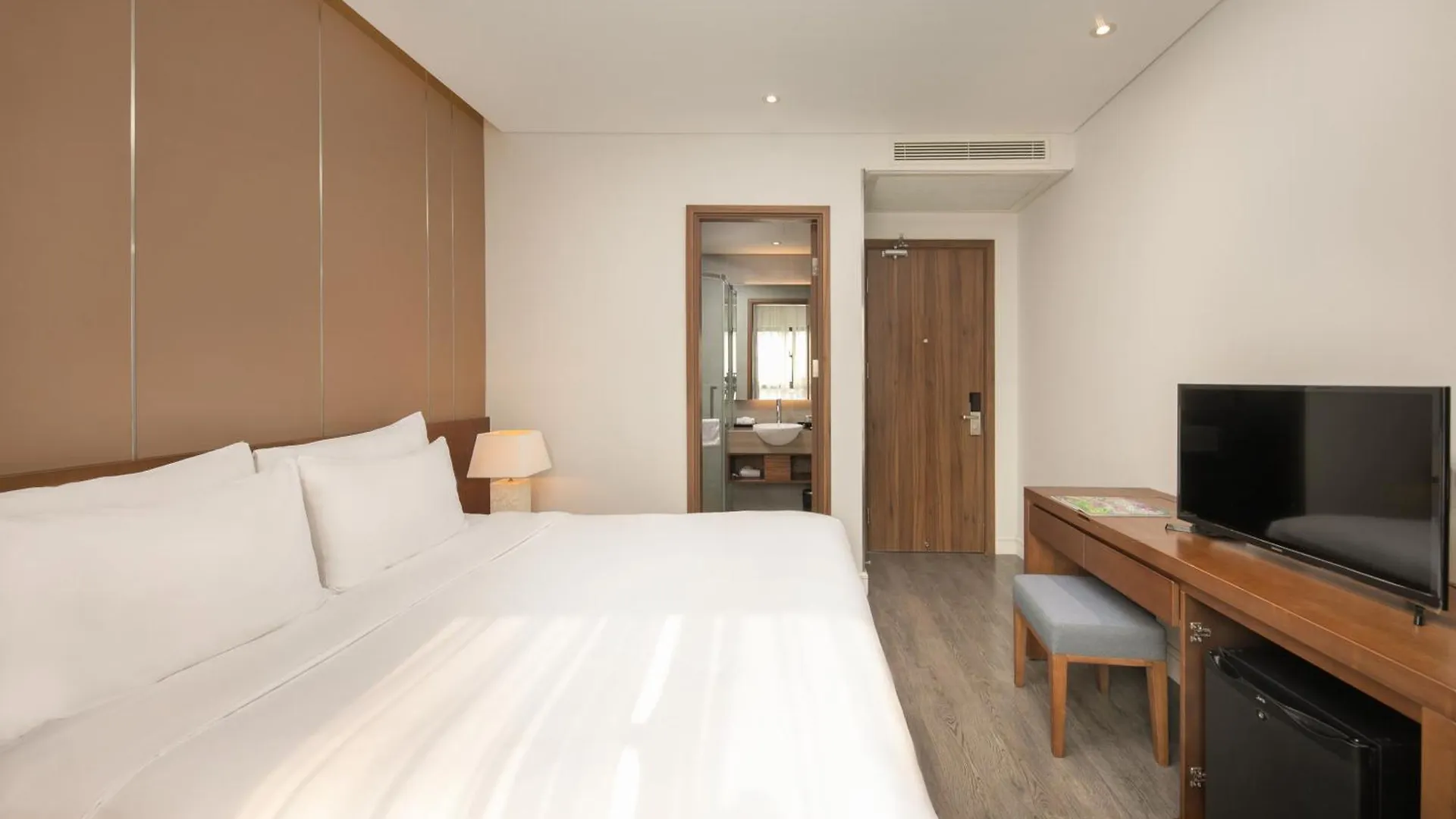 Avora Hotel Da Nang 3*,